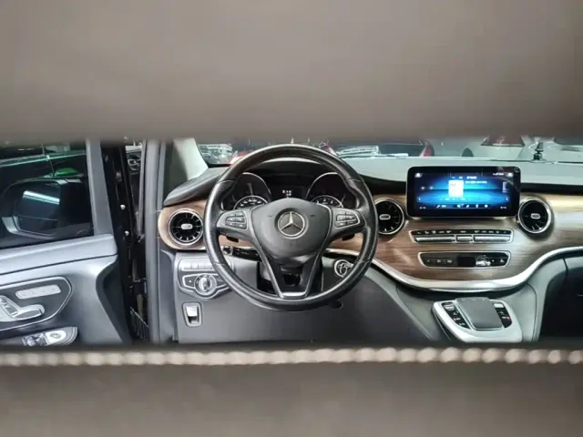 Mercedes-Benz V-Class — Фото автомобиля 10