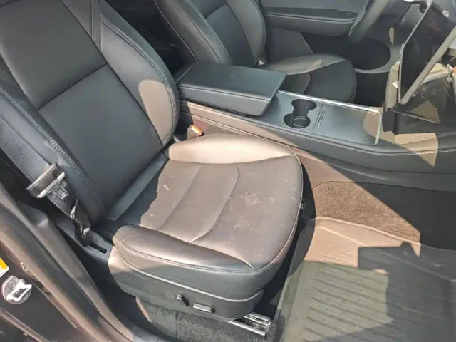 Tesla Model Y — Фото автомобиля 24