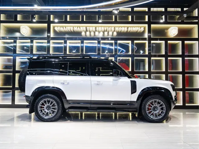Land Rover Defender — Фото автомобиля 7