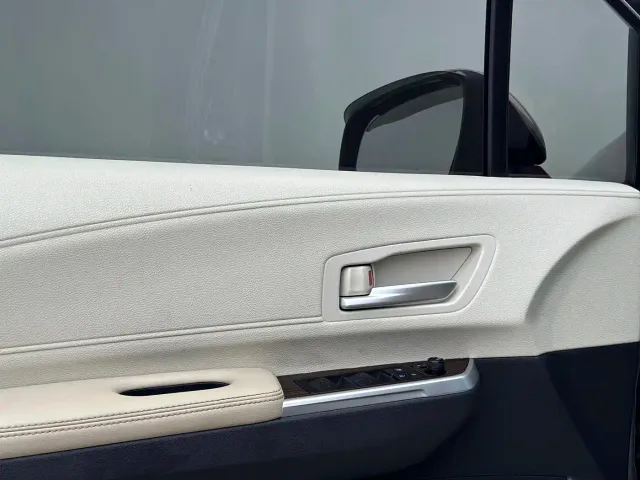 Toyota Sienna — Фото автомобиля 7