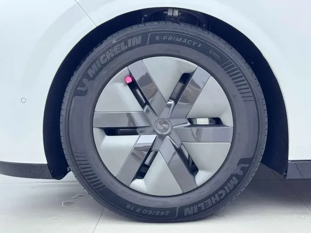 Li Auto MEGA — Фото автомобиля 15