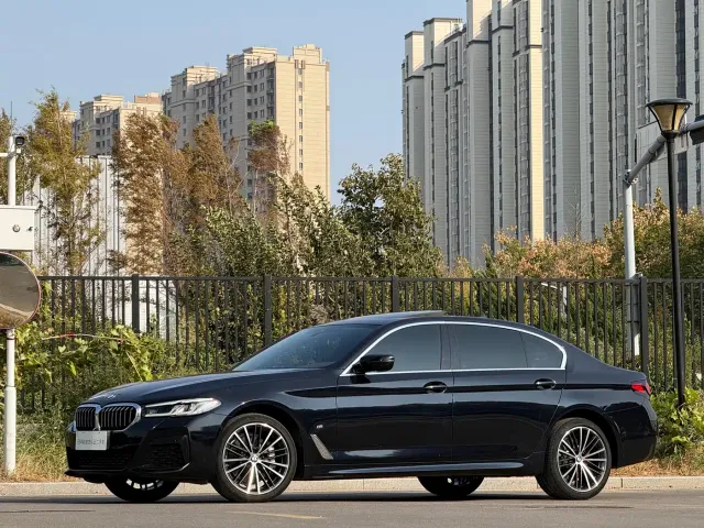 Фотография автомобиля — BMW 5 Series