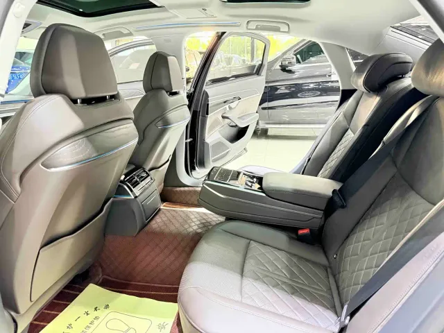 Audi A8 — Фото автомобиля 9