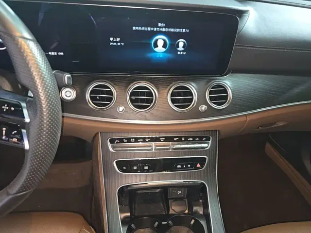 Mercedes-Benz E-Class — Фото автомобиля 10