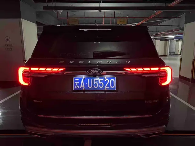Ford Explorer — Фото автомобиля 10