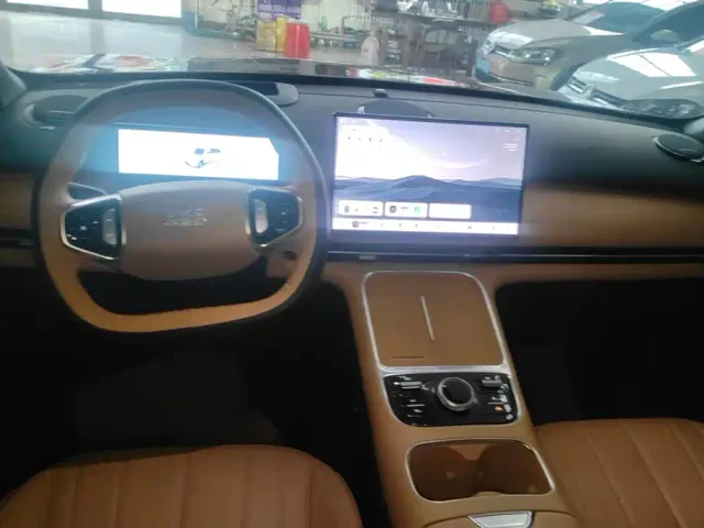 Geely Galaxy Starship 7 EM-i — Фото автомобиля 12