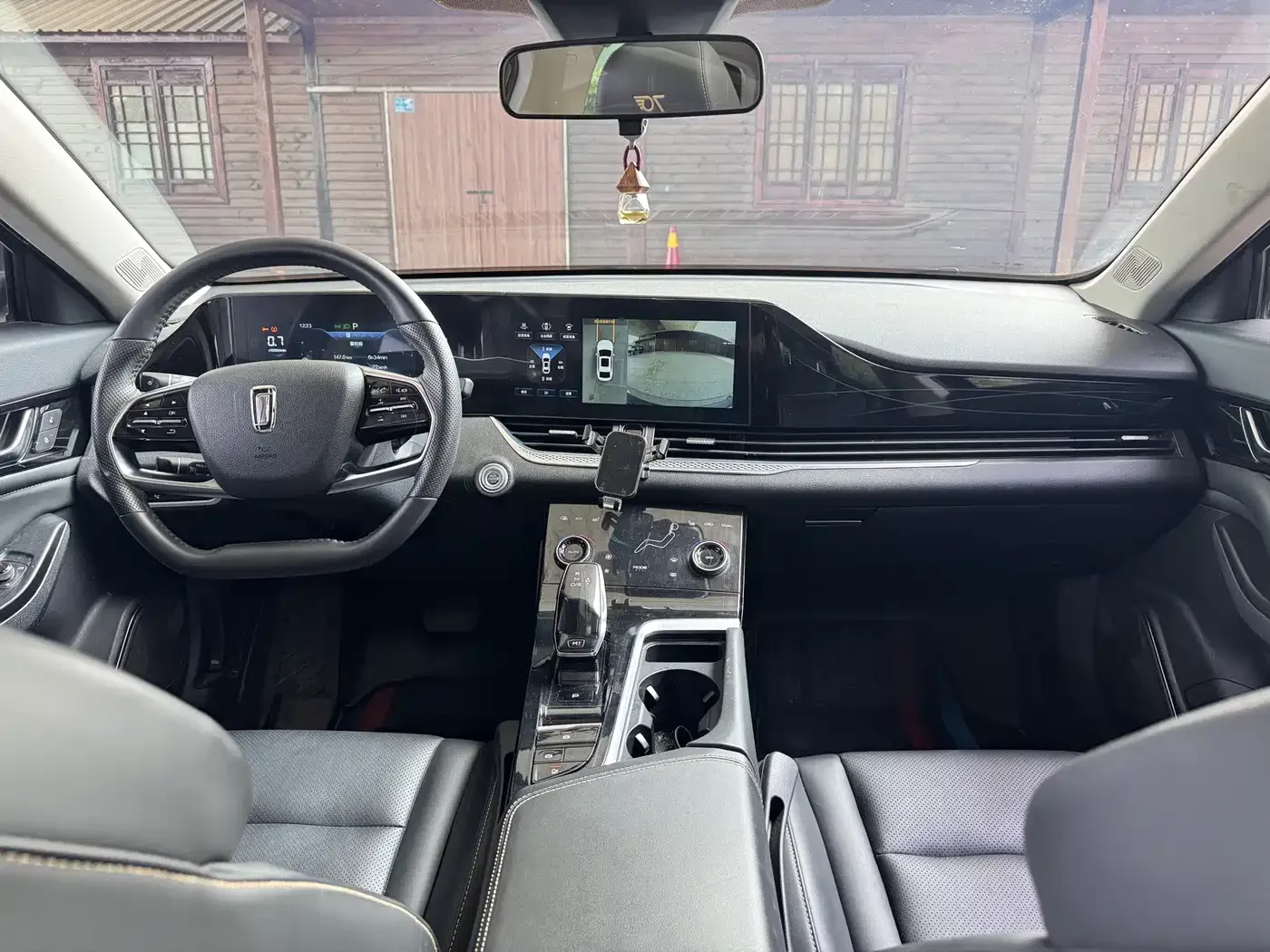 Besturn Besturn B70 2023 Model 3rd Gen 1.5T Automatic Joy 70th Anniversary Edition — Фото автомобиля 13