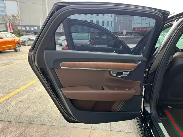 Volvo S90 — Фото автомобиля 14