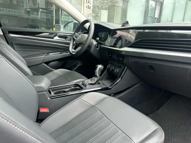 Volkswagen Passat — Фото автомобиля 14