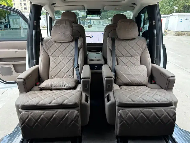 Li Auto MEGA — Фото автомобиля 16