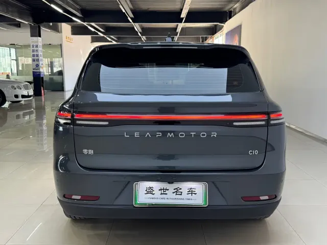 Leapmotor C10 — Фото автомобиля 11