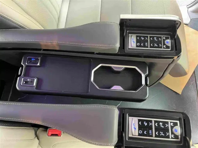 Toyota Sienna — Фото автомобиля 23