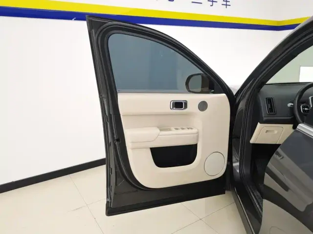 Li Auto L8 — Фото автомобиля 7
