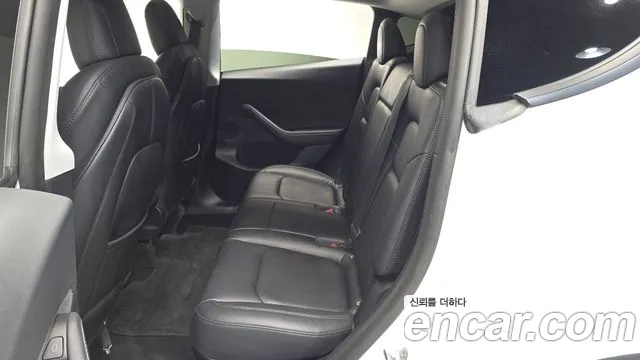 Tesla Model Y — Фото автомобиля 17