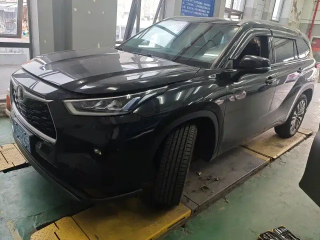 Фотография автомобиля — Toyota Highlander