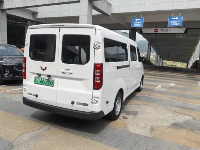 Wuling Yangguang — Фото автомобиля 6