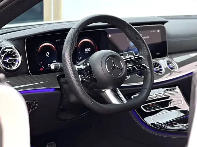Mercedes-Benz E-Class — Фото автомобиля 5