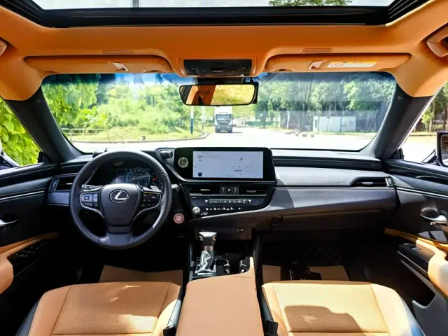 Lexus ES — Фото автомобиля 8