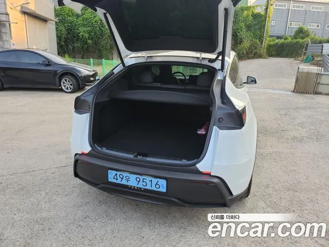 Tesla Model Y — Фото автомобиля 4