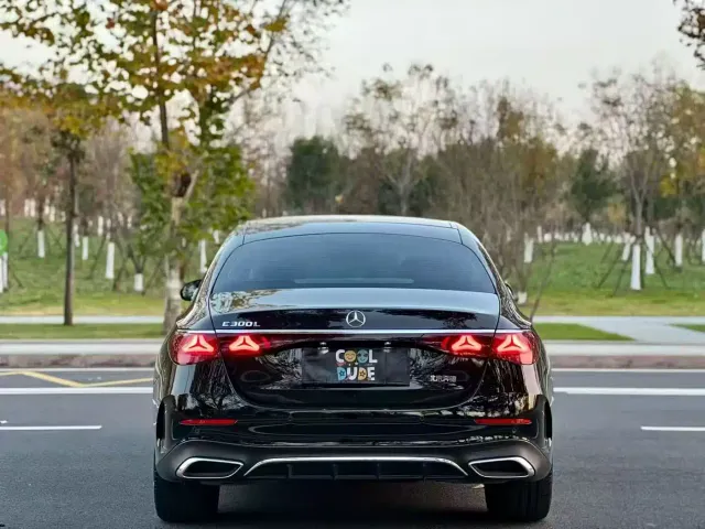 Mercedes-Benz E-Class — Фото автомобиля 8