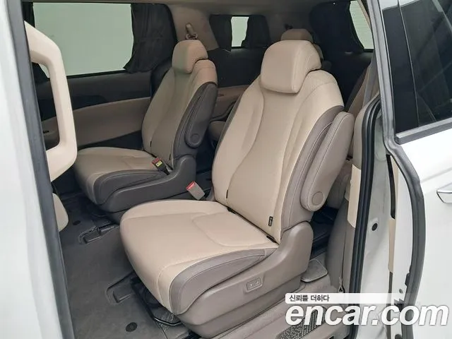 Kia Carnival Generation 4 — Фото автомобиля 12
