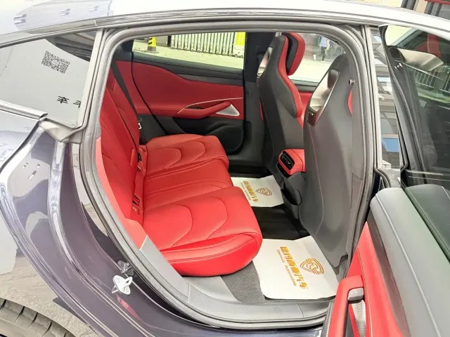 Xiaomi SU7 — Фото автомобиля 9