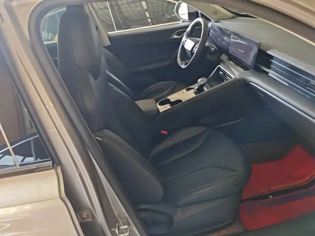 Roewe RX5 — Фото автомобиля 24