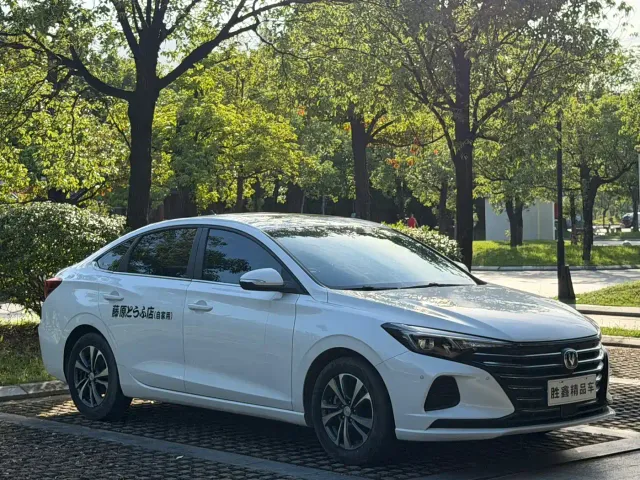 Changan Eado — Фото автомобиля 3