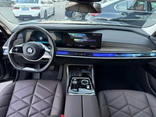 BMW 7 Series — Фото автомобиля 9