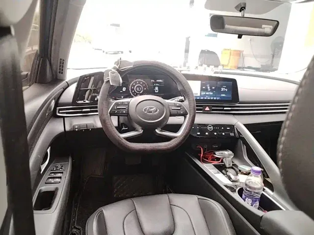 Hyundai Elantra — Фото автомобиля 10
