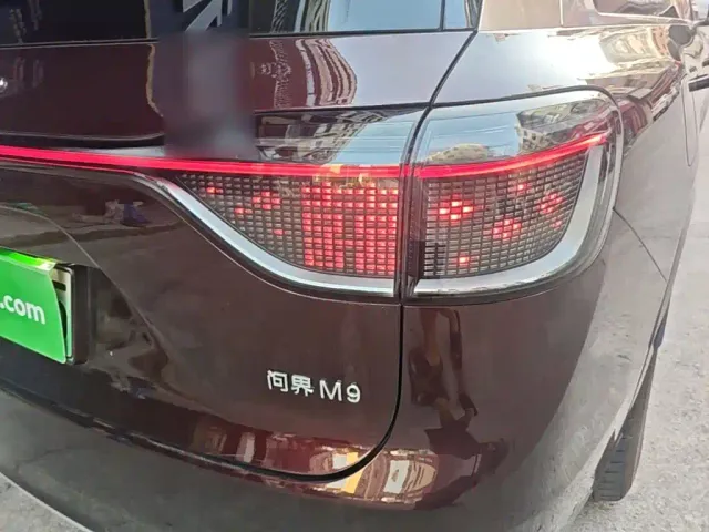 AITO Wenjie AITO M9 2025 Extended Range Ultra 52kWh 6-Seater — Фото автомобиля 7