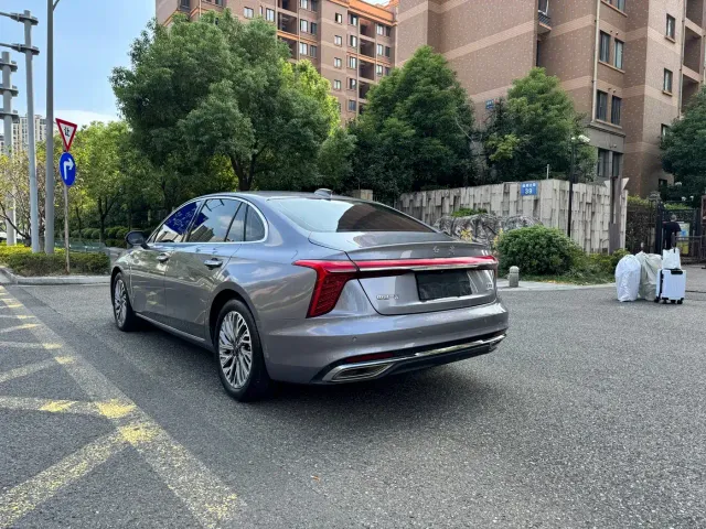 Hongqi H5 — Фото автомобиля 12