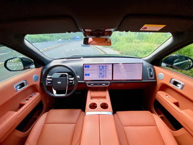Li Auto L8 — Фото автомобиля 8