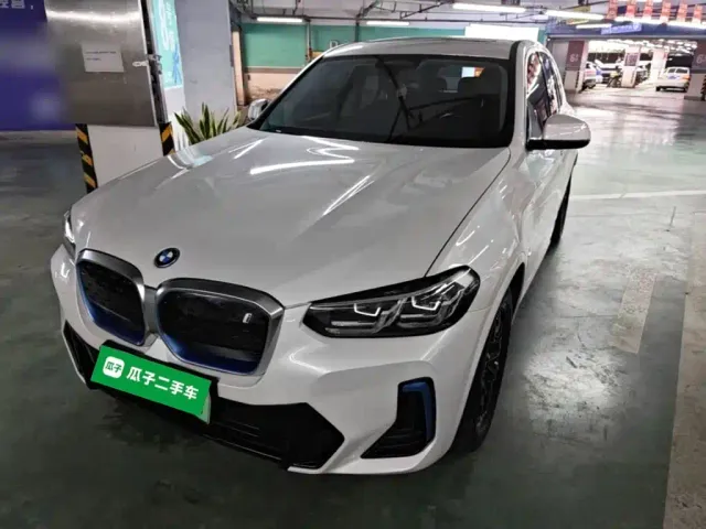 Фотография автомобиля — BMW iX3
