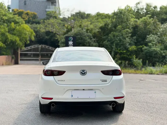 Mazda Axela — Фото автомобиля 5