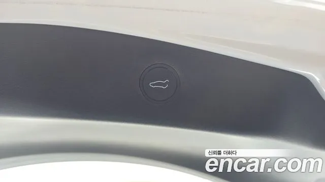 Tesla Model 3 — Фото автомобиля 15