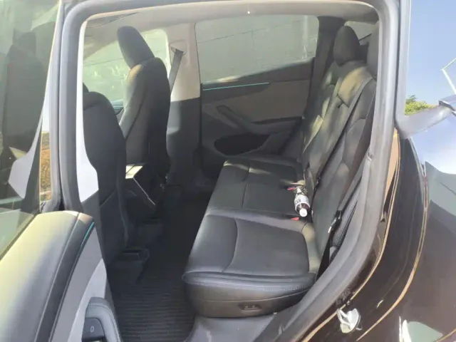 Tesla Model Y — Фото автомобиля 13