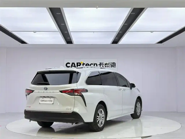Toyota Sienna — Фото автомобиля 5