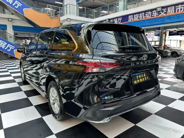 Toyota Granvia — Фото автомобиля 7