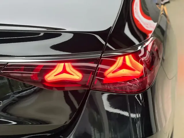 Mercedes-Benz E-Class — Фото автомобиля 17