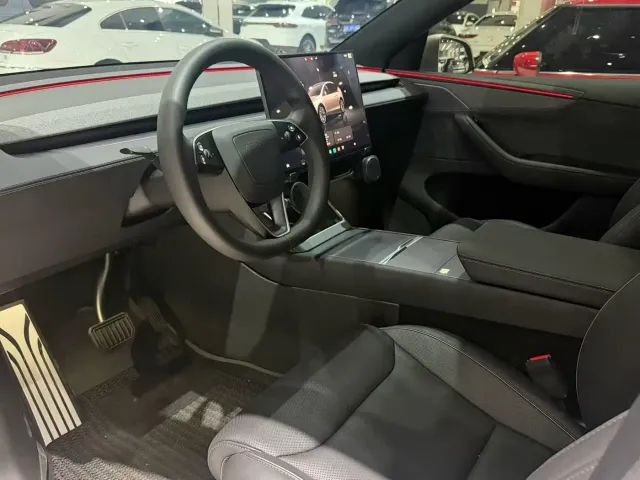 Tesla Model Y L — Фото автомобиля 4