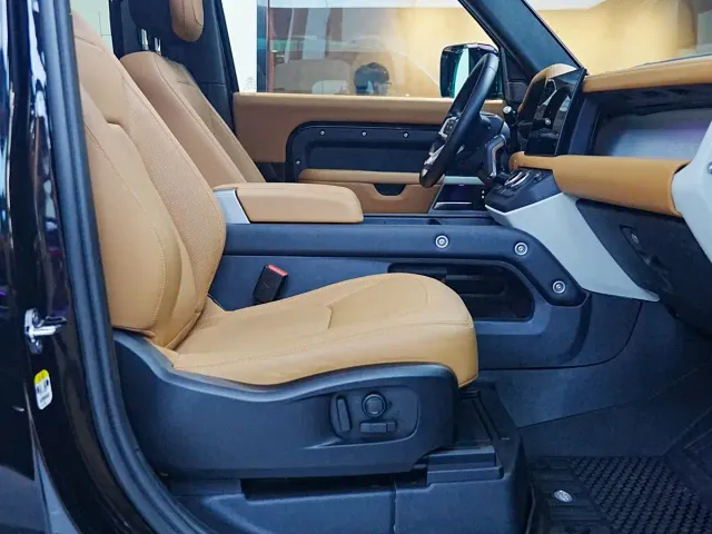 Land Rover Defender — Фото автомобиля 14