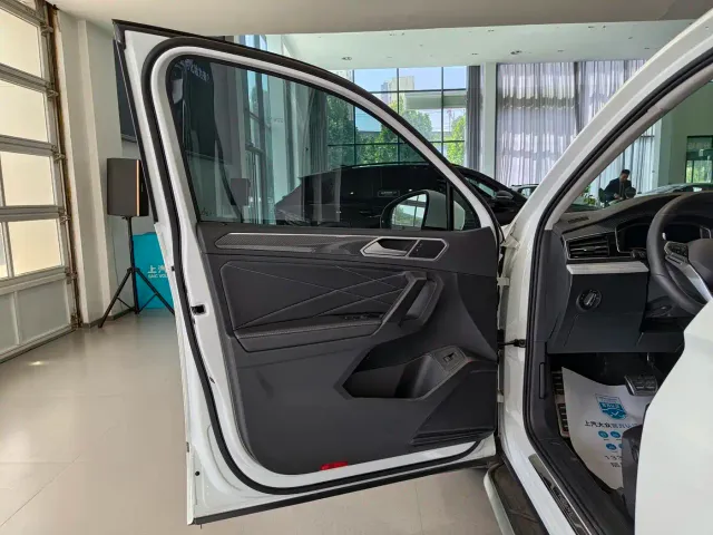 Volkswagen Tiguan L 2024 Outstanding 330TSI Auto 2WD R-Line Dragon Glory Edition — Фото автомобиля 7