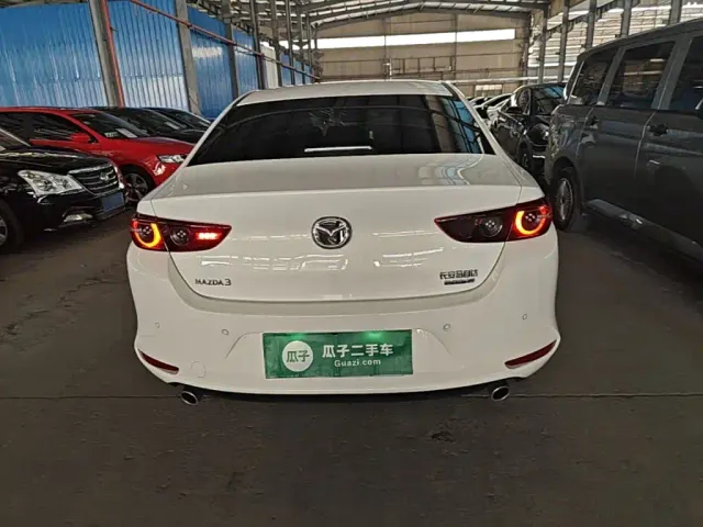 Mazda Axela — Фото автомобиля 5