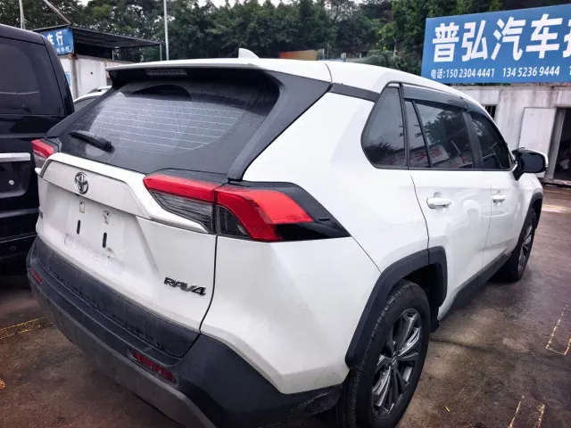 Toyota RAV4 — Фото автомобиля 3