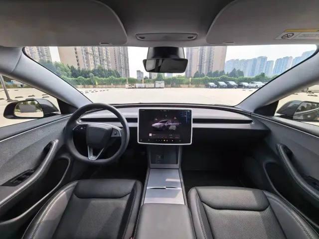 Tesla Model 3 — Фото автомобиля 5