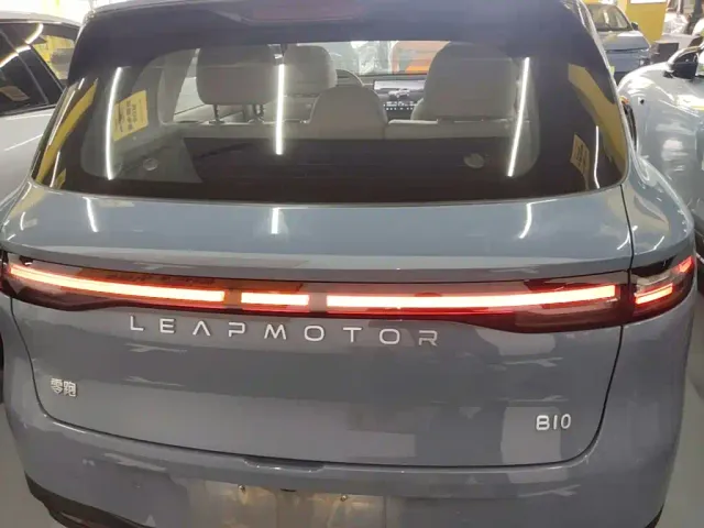 Leapmotor B10 — Фото автомобиля 5