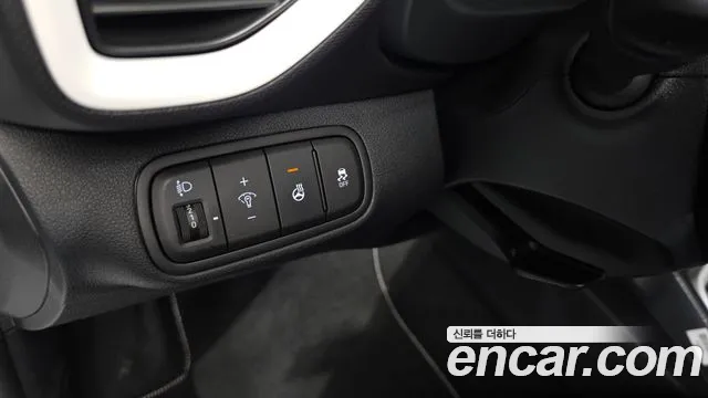 Hyundai Venue — Фото автомобиля 25