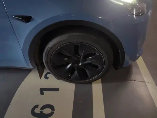 Tesla Model Y — Фото автомобиля 6