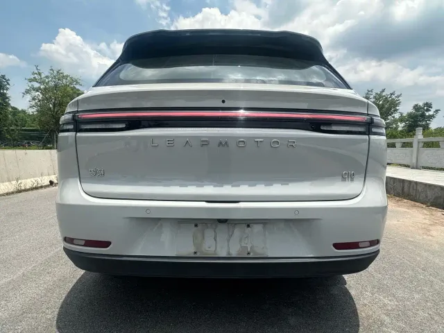 Leapmotor C10 — Фото автомобиля 5